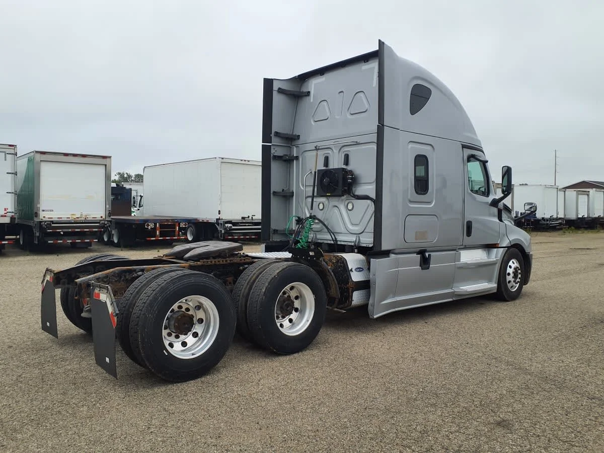 2020 Freightliner Cascadia in Wayland, MI — photo 4