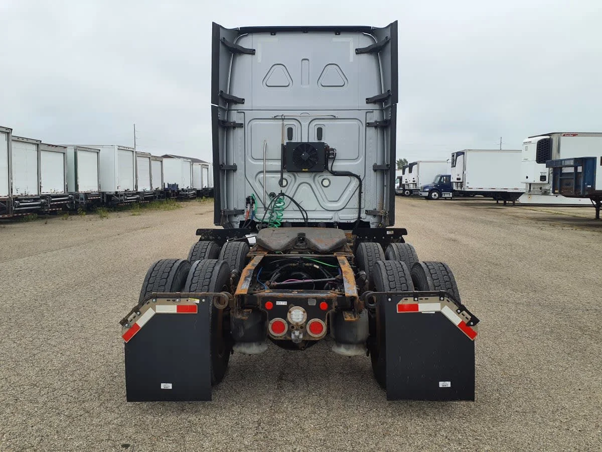2020 Freightliner Cascadia in Wayland, MI — photo 5