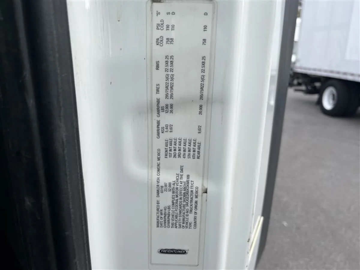 2019 Freightliner Cascadia - image 10