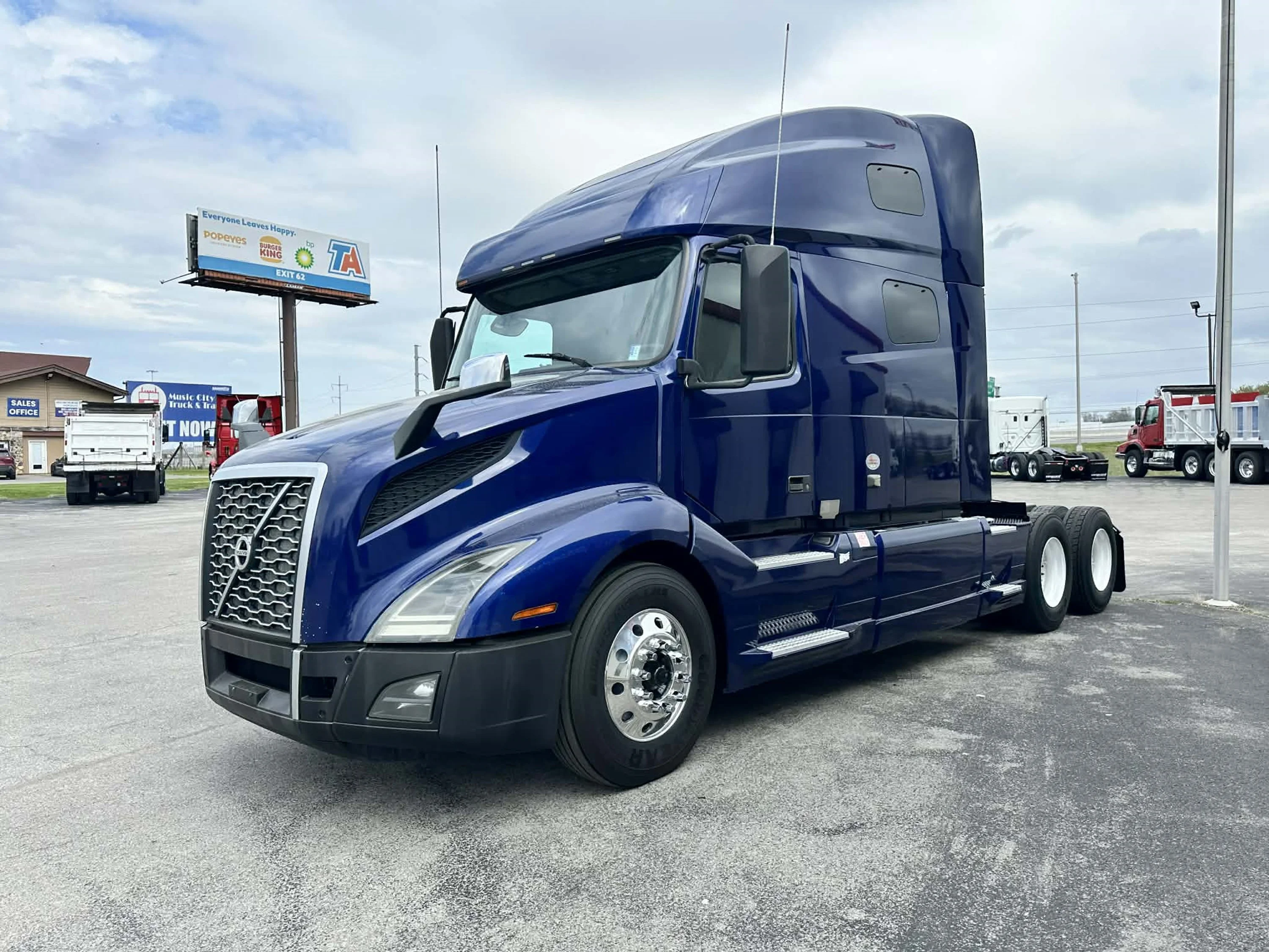 2019 Volvo VNL 760 - image 3