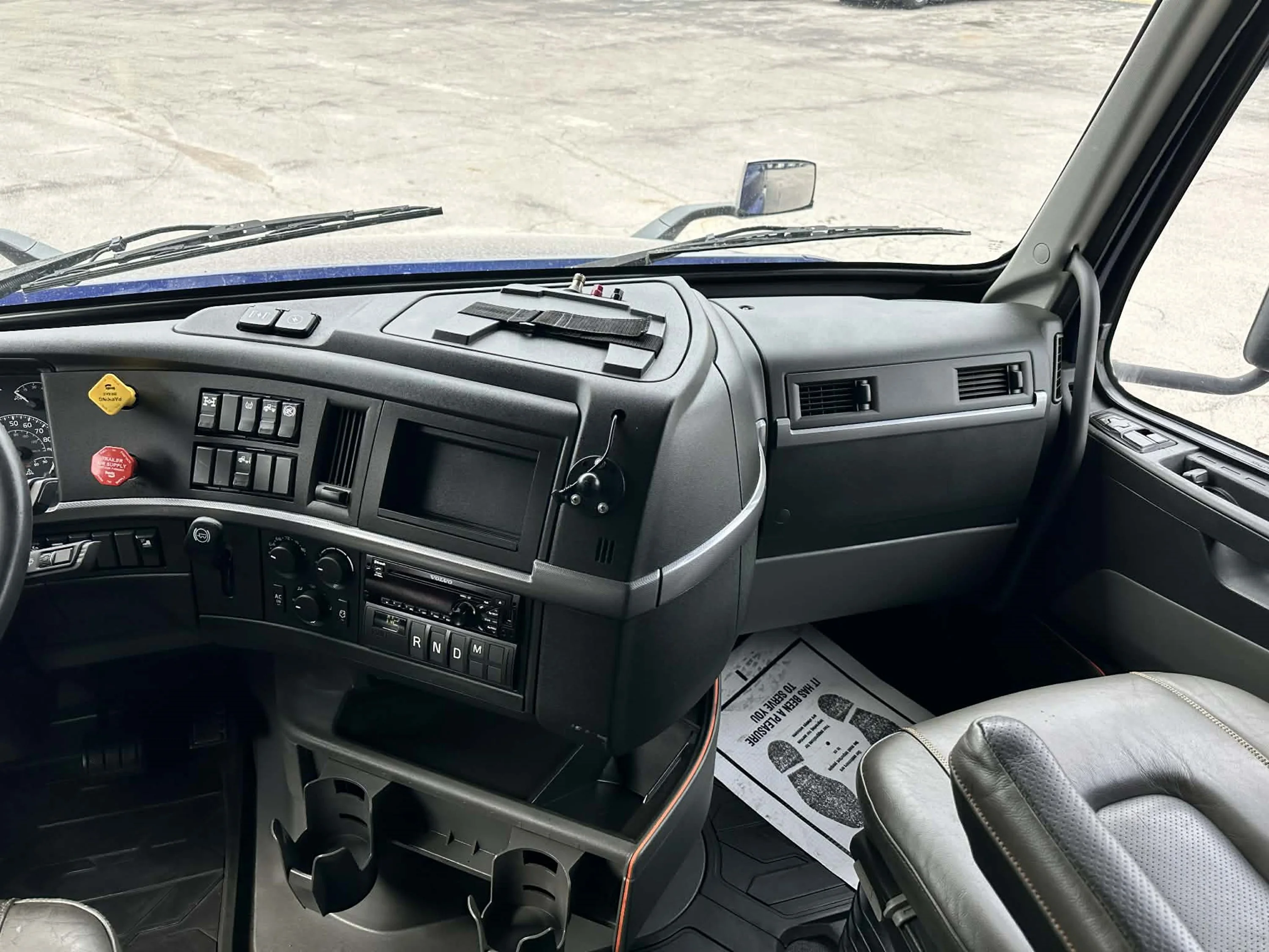 2019 Volvo VNL 760 - image 14