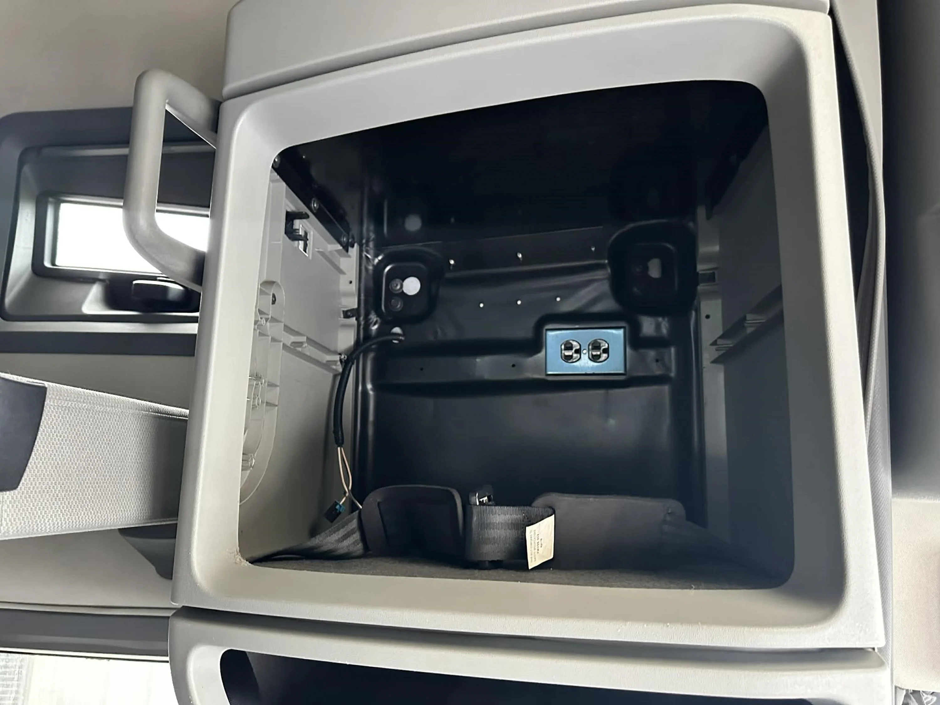 2019 Volvo VNL 760 - image 15