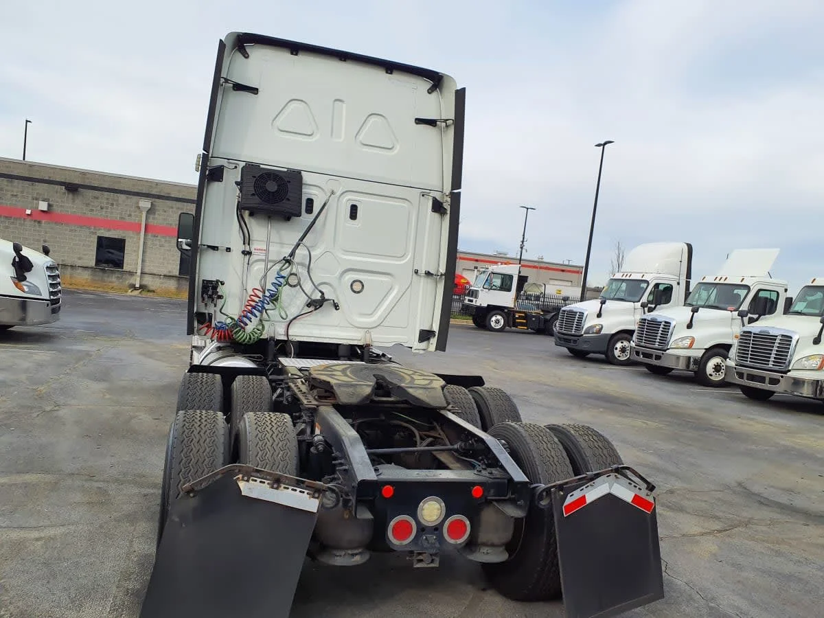 2019 Freightliner Cascadia in Atlanta, GA — photo 5