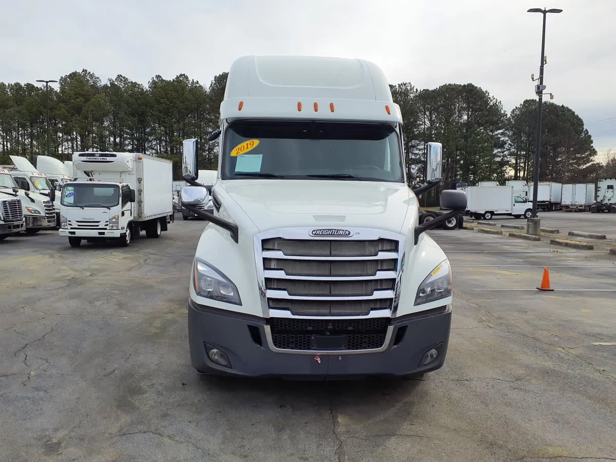 2019 Freightliner Cascadia in Atlanta, GA — photo 2