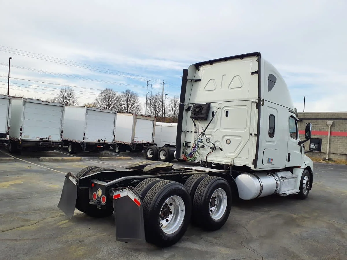 2019 Freightliner Cascadia in Atlanta, GA — photo 4