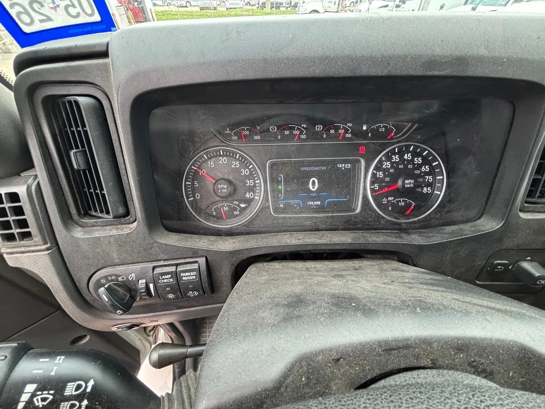 2019 International MV - image 3