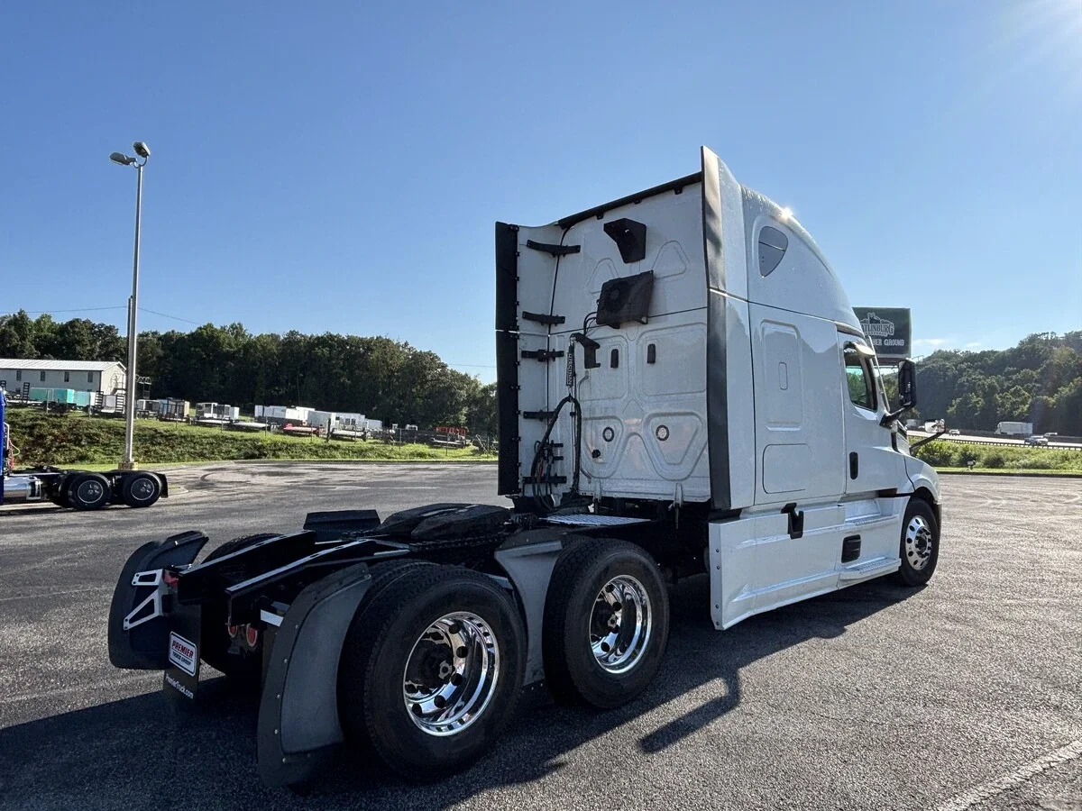 2022 Freightliner Cascadia — photo 5