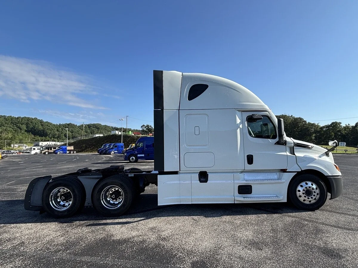 2022 Freightliner Cascadia — photo 4