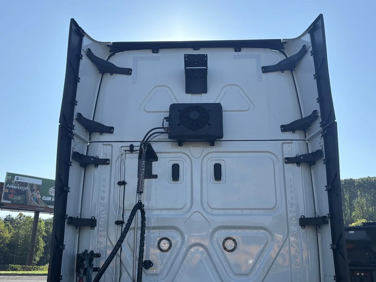 2022 Freightliner Cascadia — photo 12