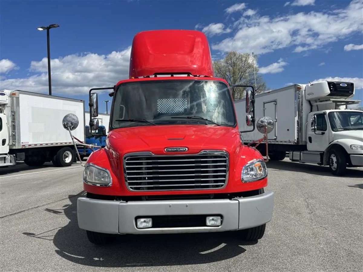 2017 Freightliner M2 106 - image 2