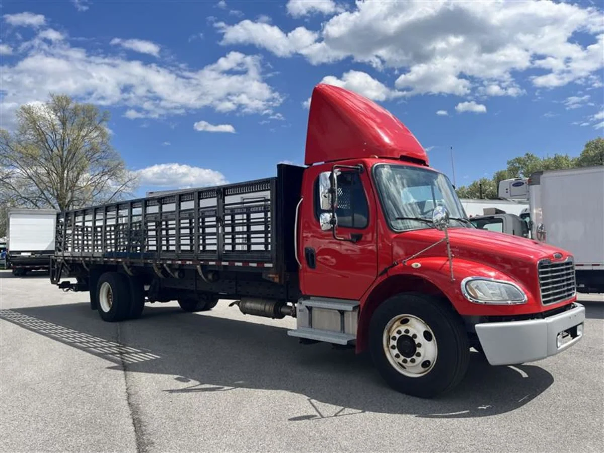 2017 Freightliner M2 106 in Beltsville, MD — photo 3