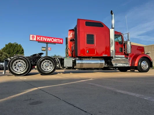 2025 Kenworth W900 in Dallas, TX — photo 13
