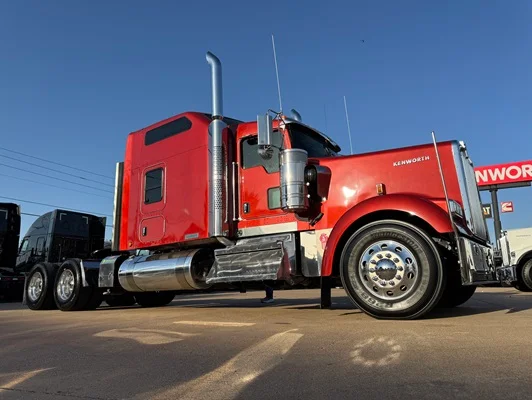 2025 Kenworth W900 in Dallas, TX — photo 10