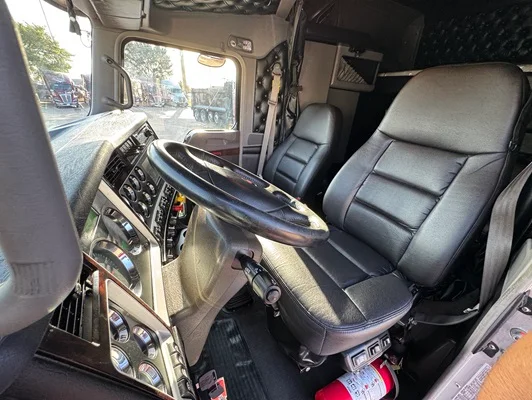 2025 Kenworth W900 in Dallas, TX — photo 21