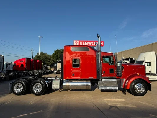2025 Kenworth W900 in Dallas, TX — photo 11