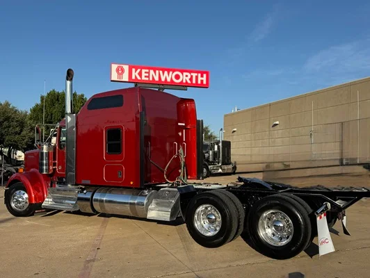 2025 Kenworth W900 in Dallas, TX — photo 9