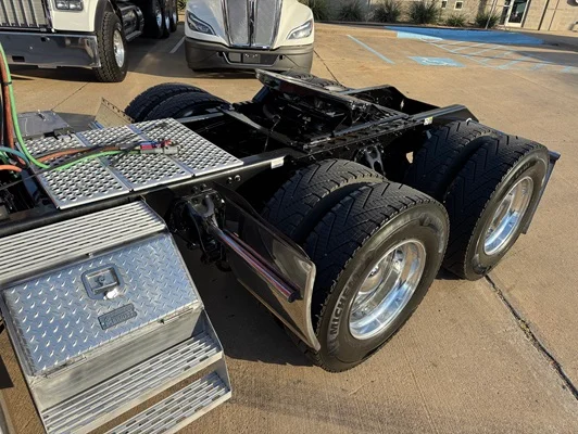 2025 Kenworth W900 in Dallas, TX — photo 18