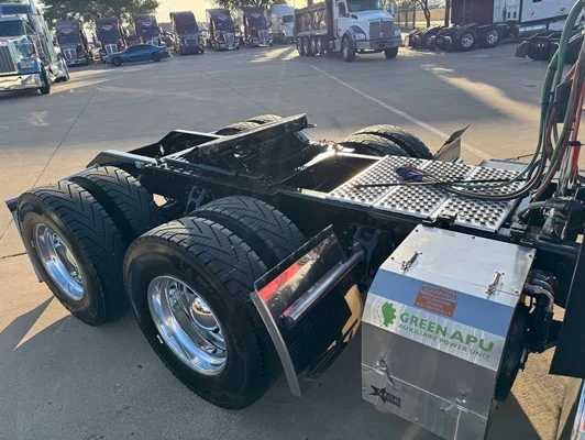 2025 Kenworth W900 in Dallas, TX — photo 17
