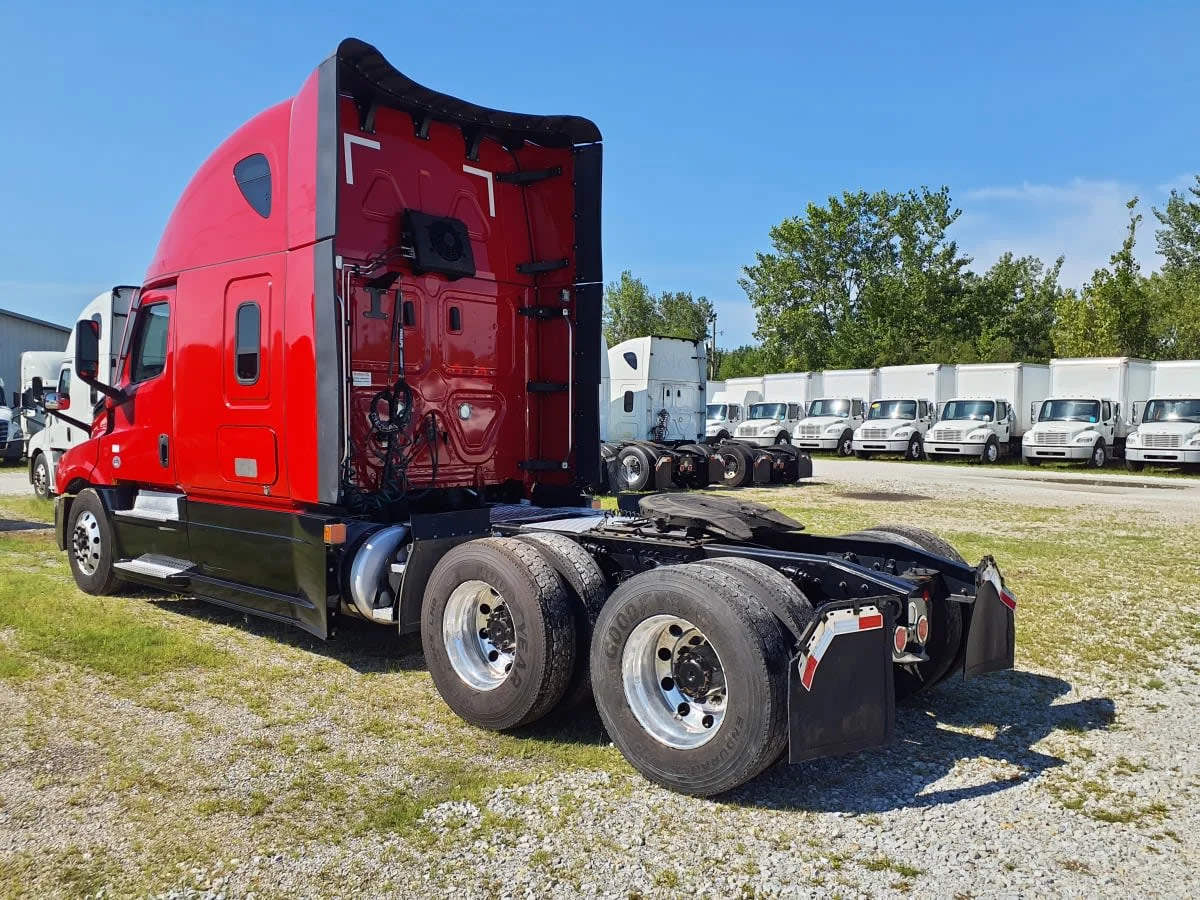 2022 Freightliner Cascadia in Indianapolis, IN — photo 6