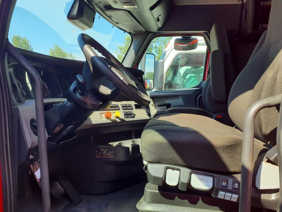2022 Freightliner Cascadia in Indianapolis, IN — photo 7