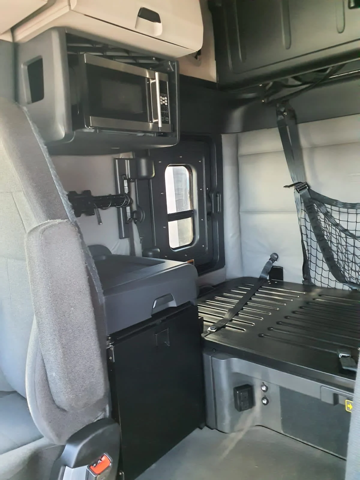 2022 Freightliner Cascadia in Indianapolis, IN — photo 12