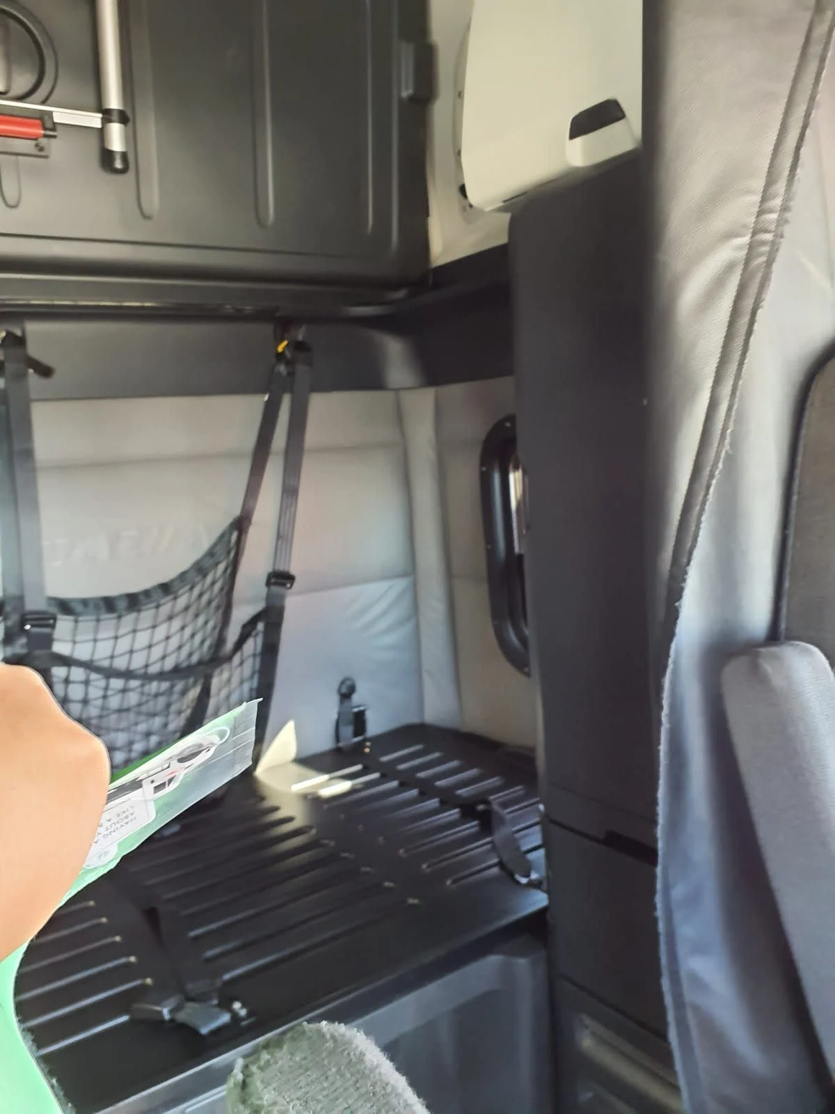 2022 Freightliner Cascadia in Indianapolis, IN — photo 13