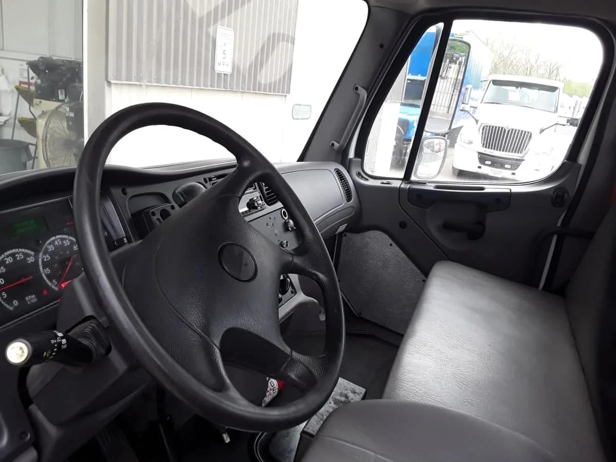 2020 Freightliner M2 106 in Kansas City, MO — photo 7