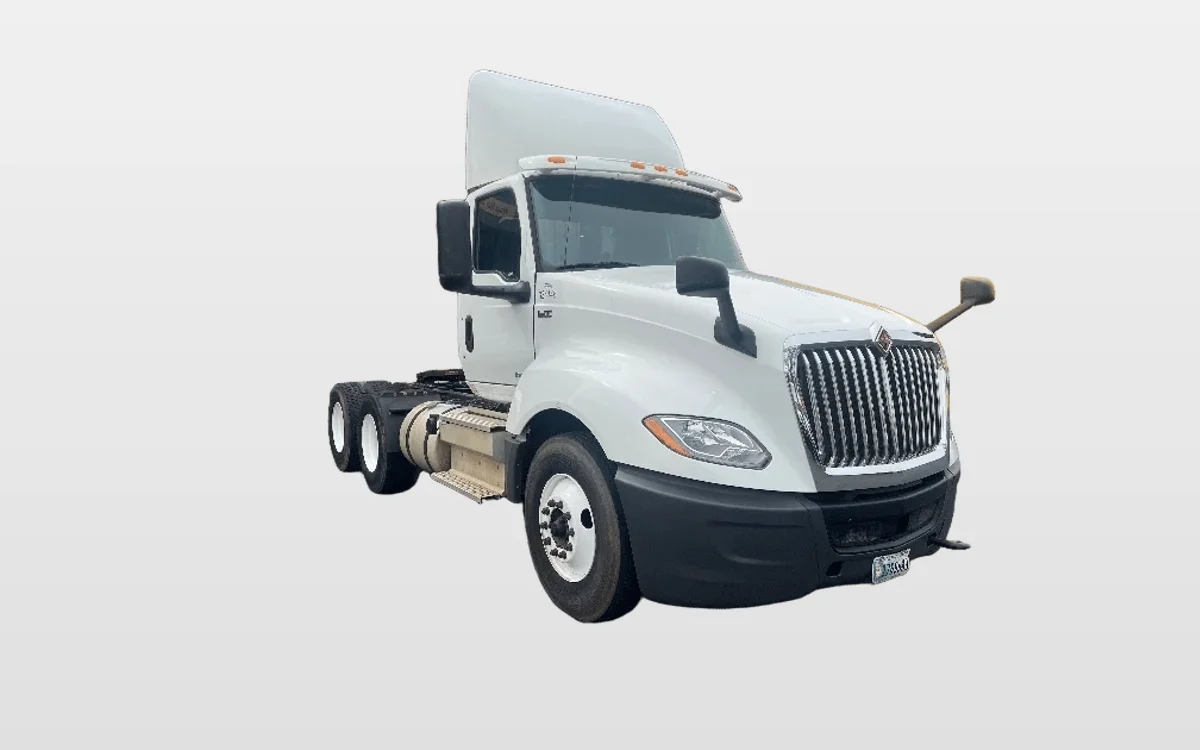 2019 International LT - image 1