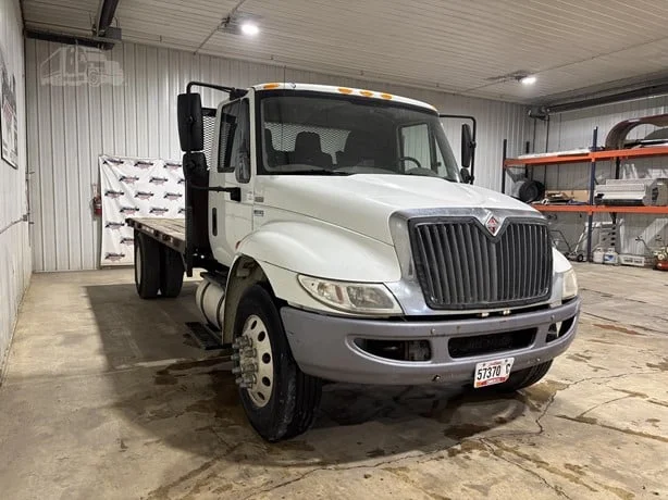 2012 International 4300 - image 2