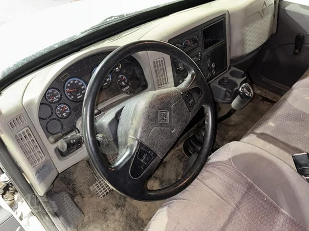 2012 International 4300 - image 11