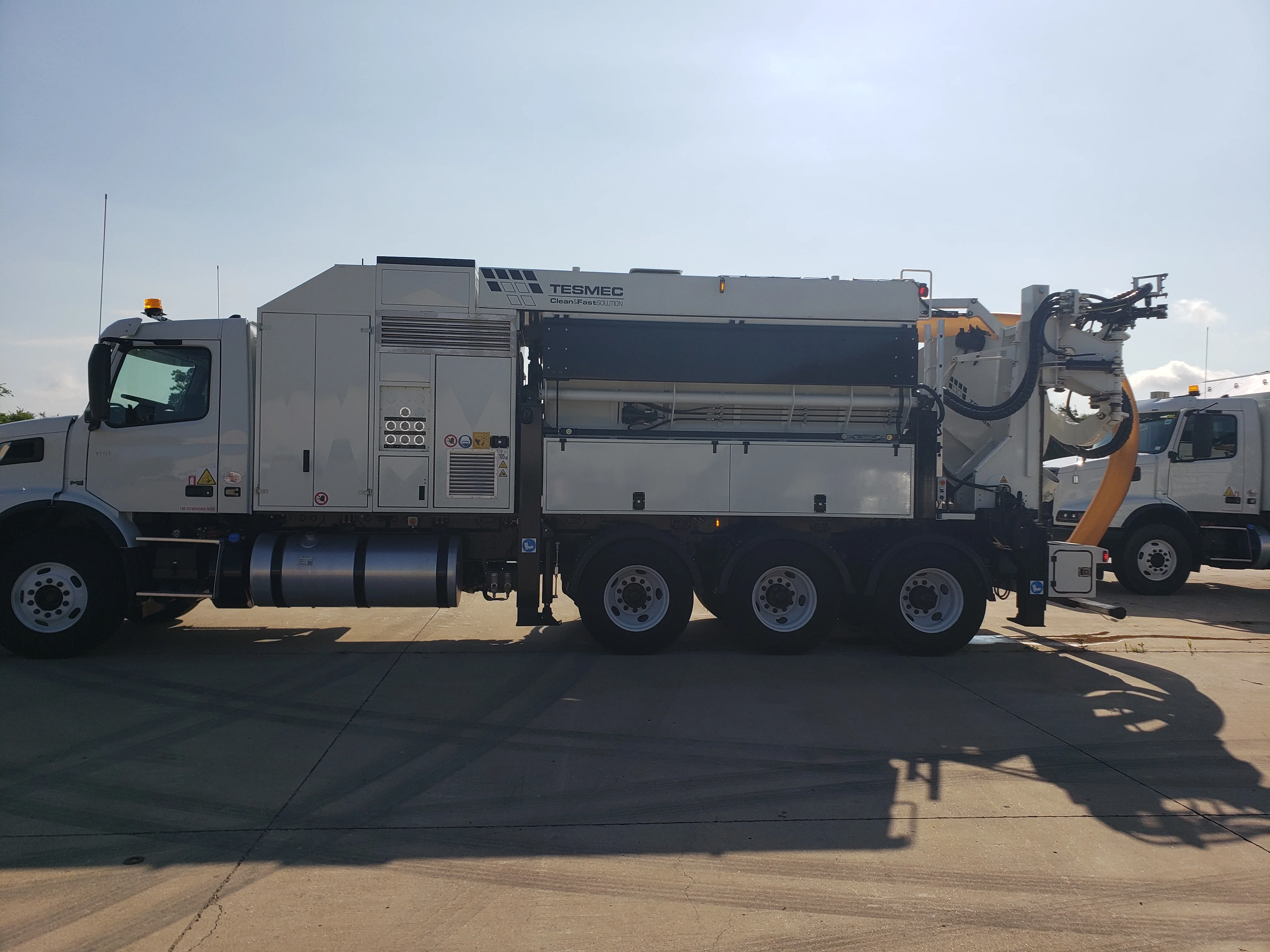 2024 Volvo VHD 300 in Fort Worth, TX — photo 4