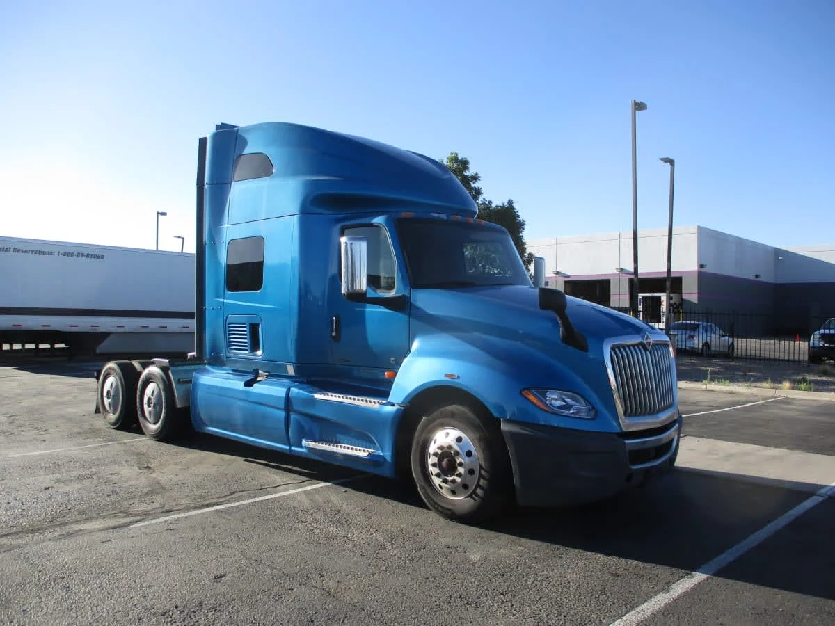2021 International LT in Commerce City, CO — photo 3