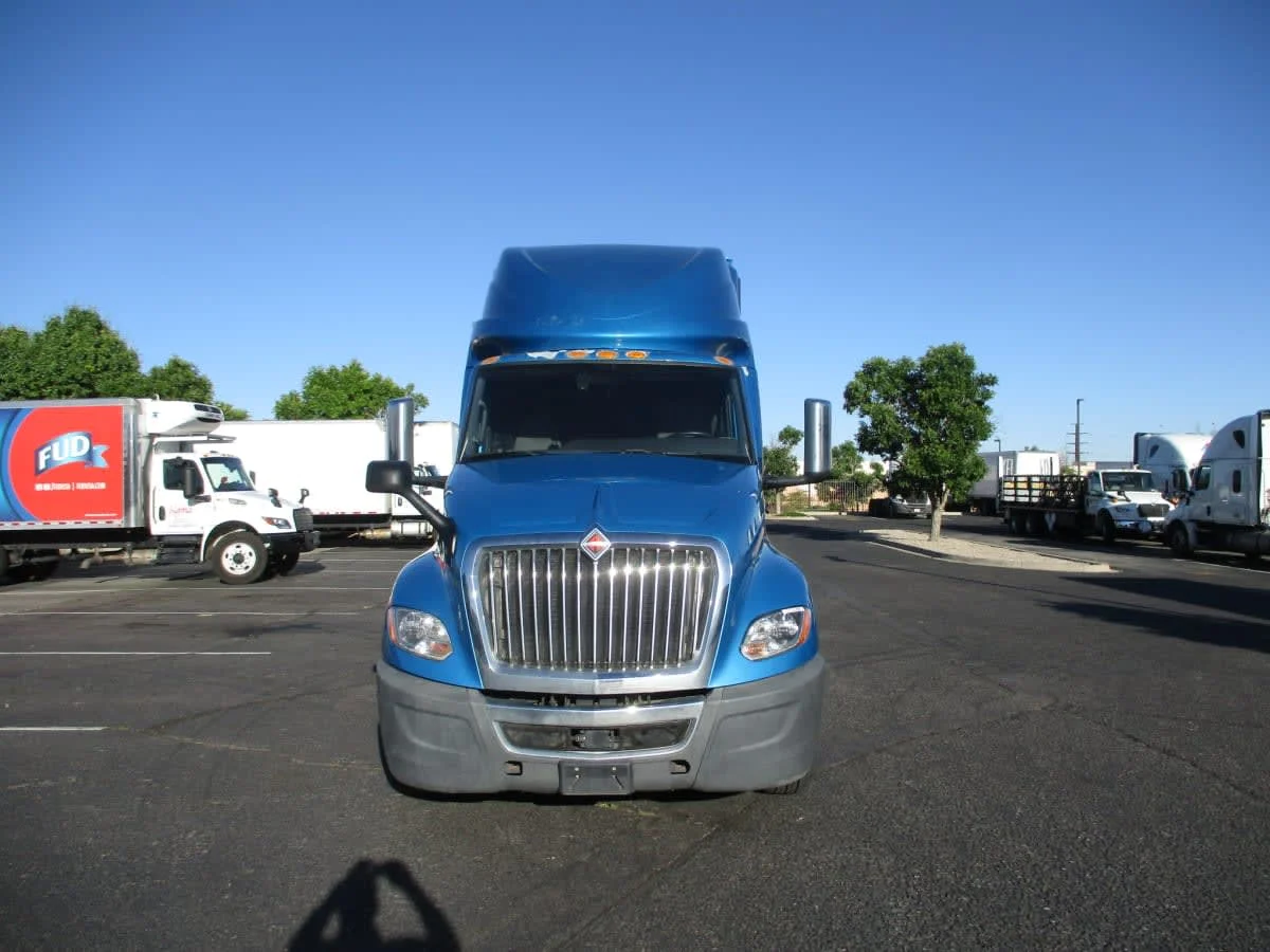 2021 International LT in Commerce City, CO — photo 2