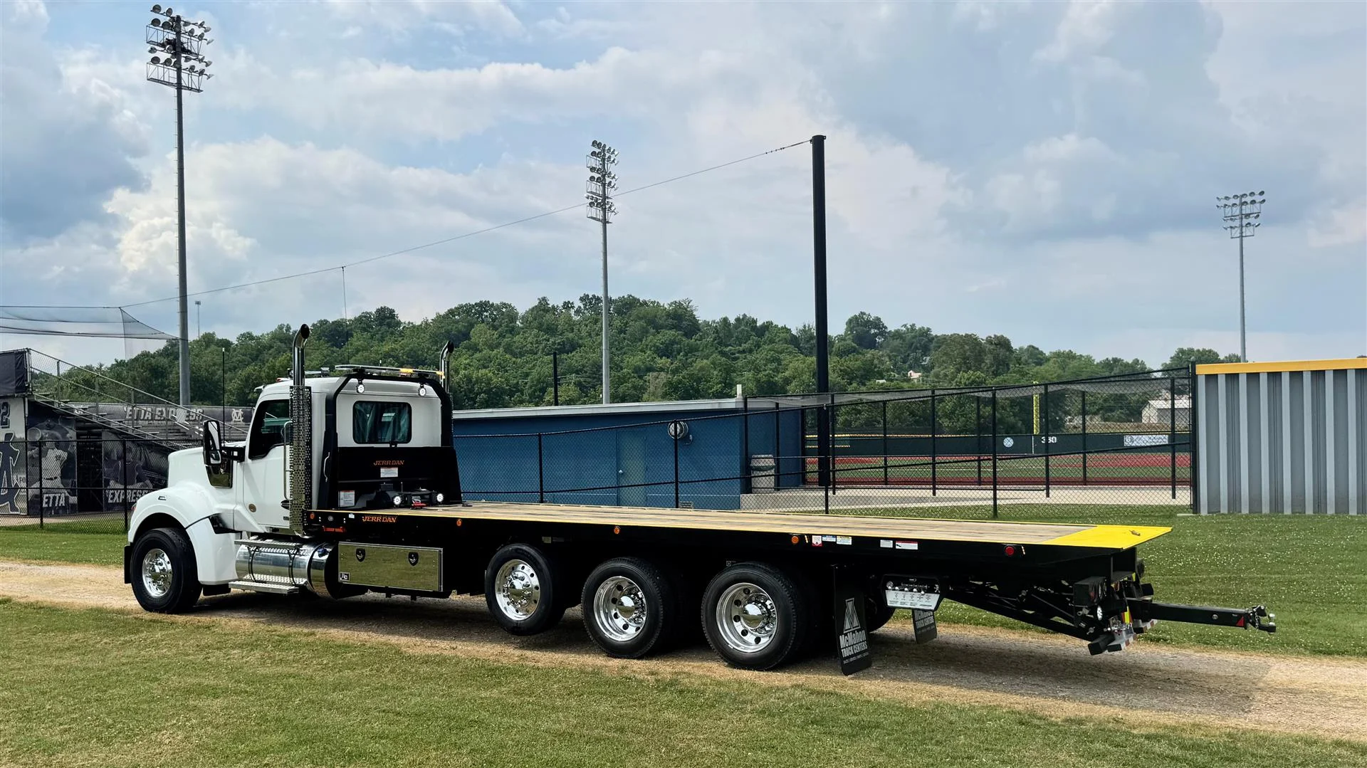 2027 Kenworth W990 in London, OH — photo 10
