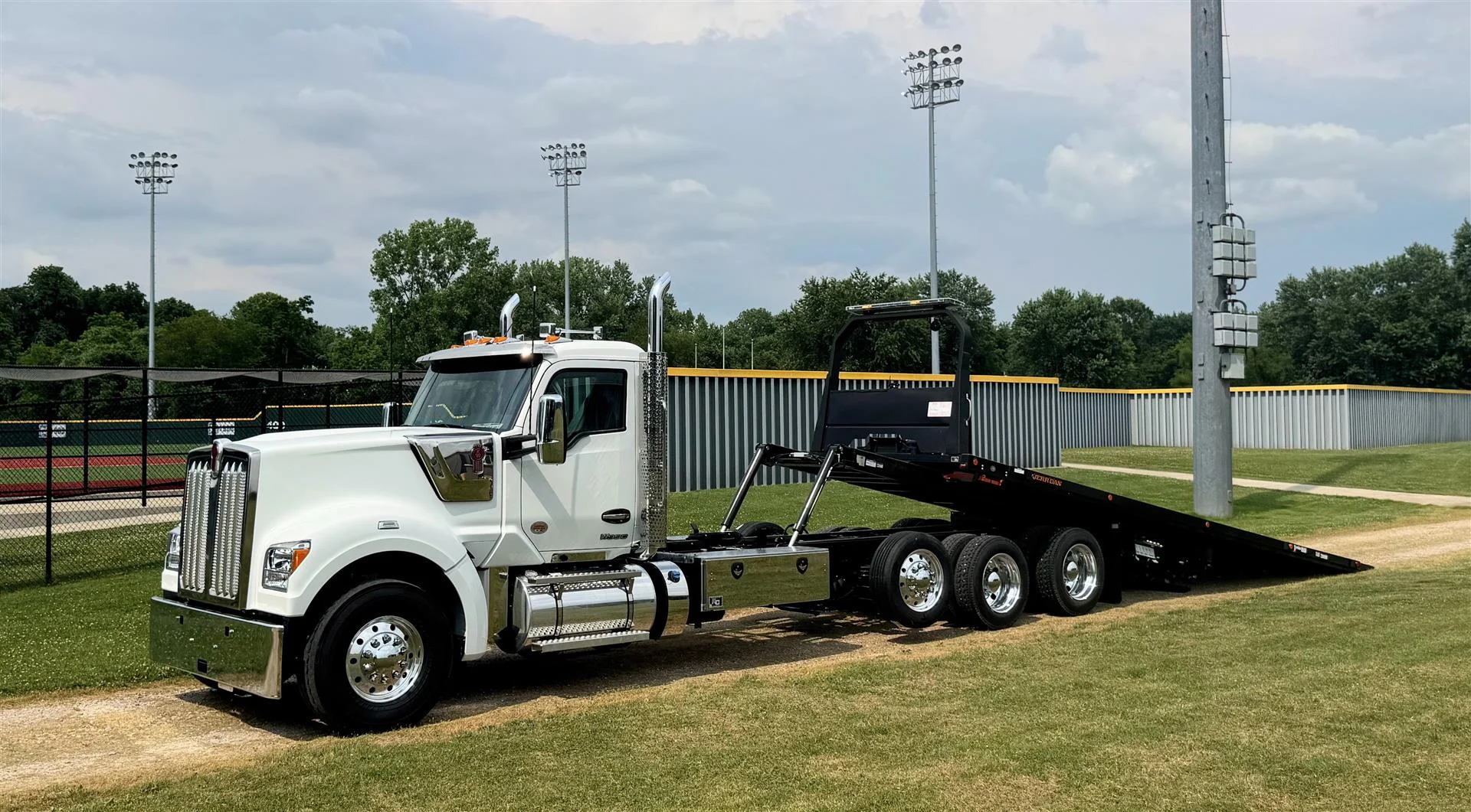 2027 Kenworth W990 in London, OH — photo 17