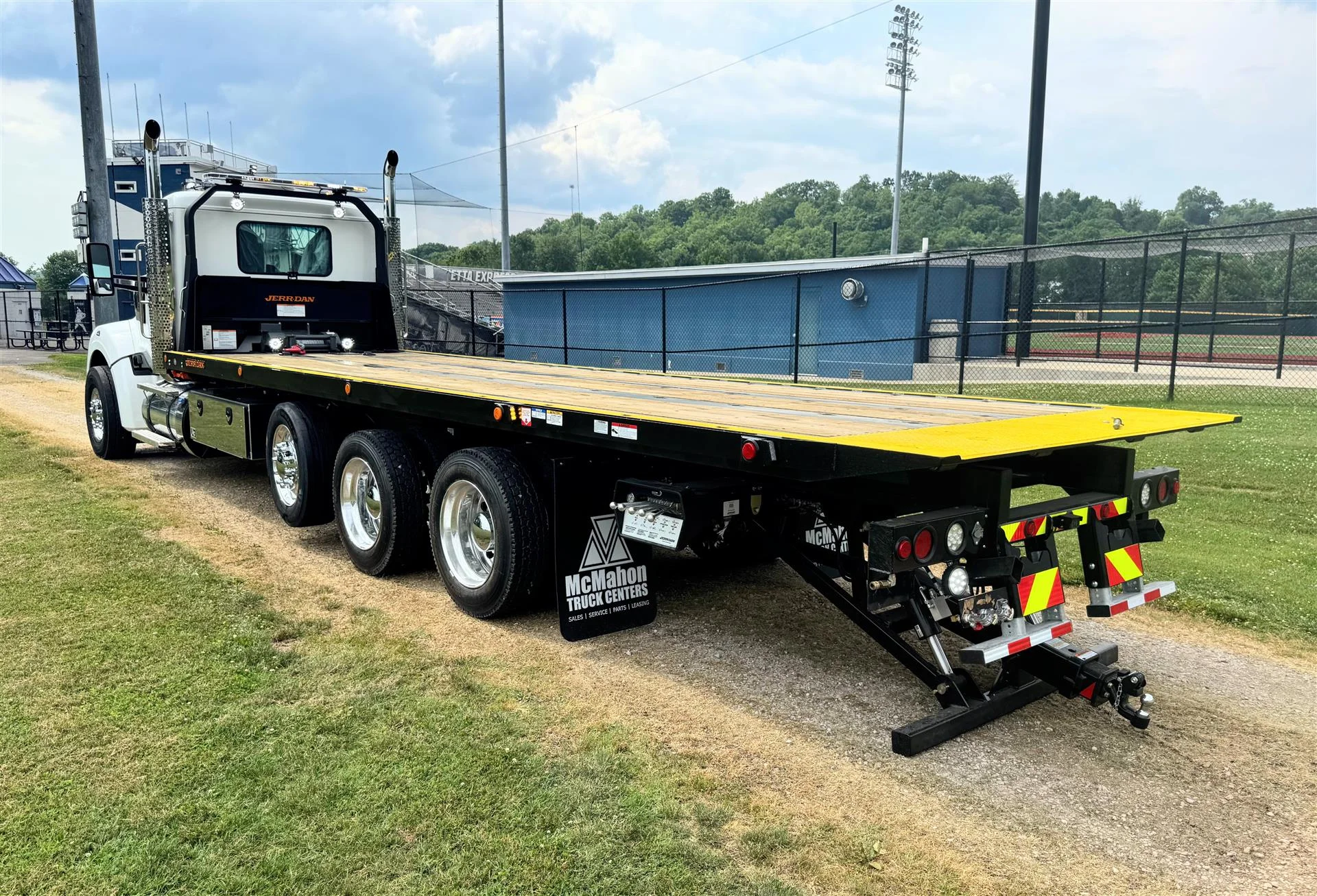 2027 Kenworth W990 in London, OH — photo 11