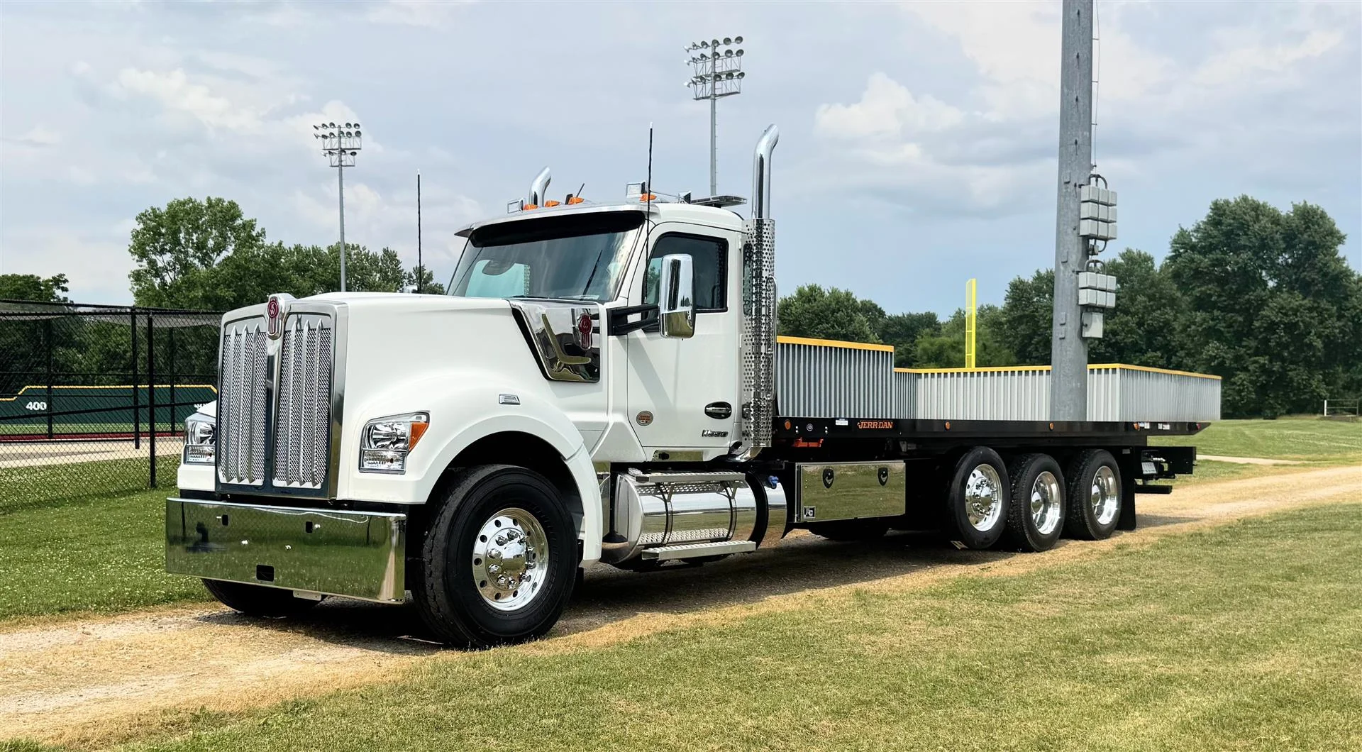 2027 Kenworth W990