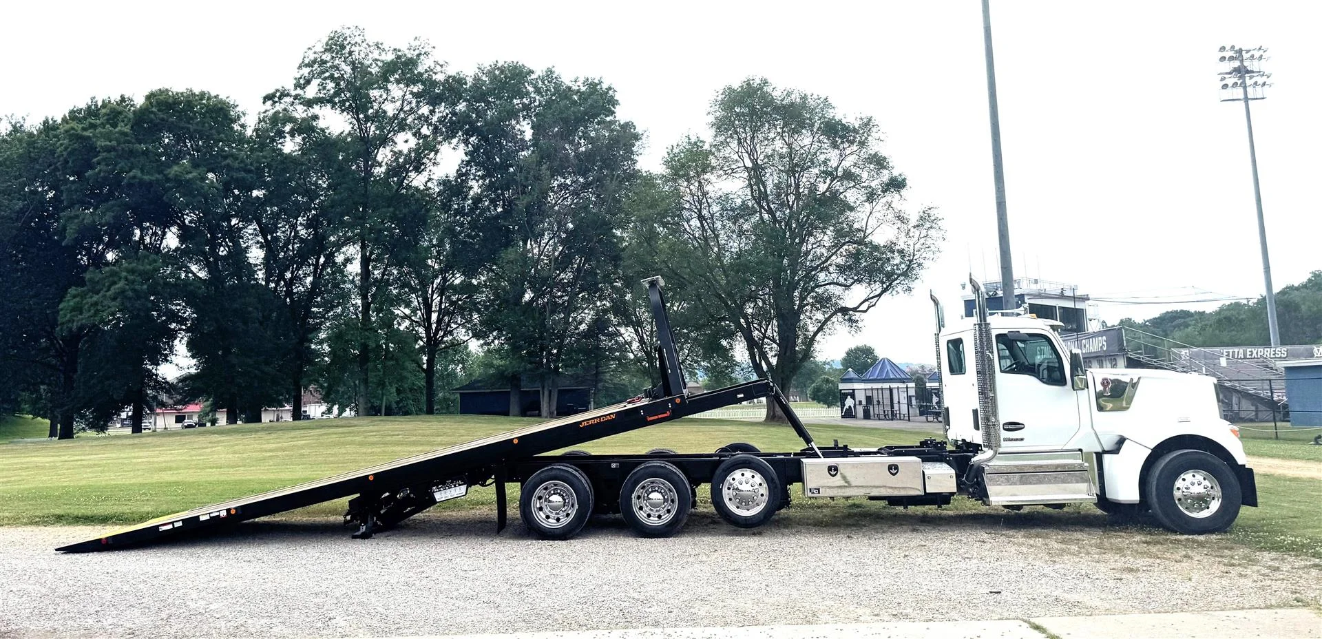 2027 Kenworth W990 in London, OH — photo 19