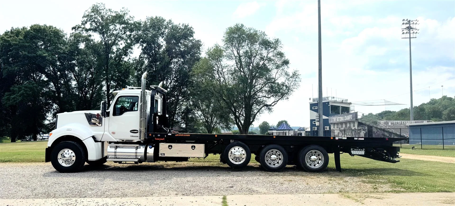 2027 Kenworth W990 in London, OH — photo 46