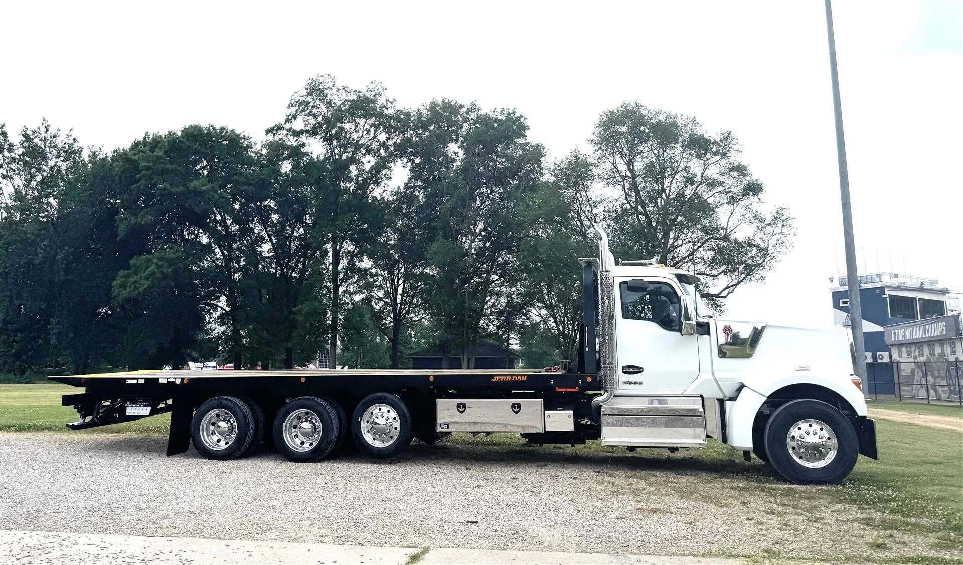 2027 Kenworth W990 in London, OH — photo 5