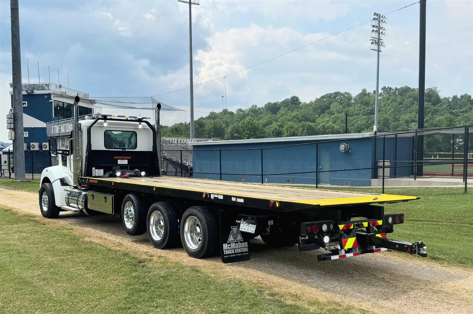 2027 Kenworth W990 in London, OH — photo 8