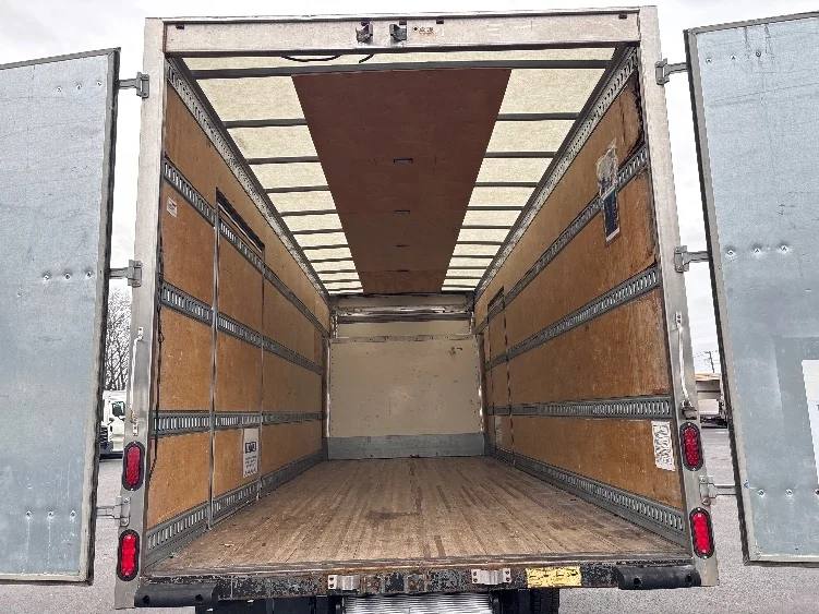 2020 Isuzu NRR - image 8