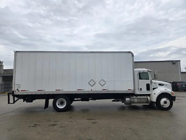 2018 Peterbilt 337 — photo 5