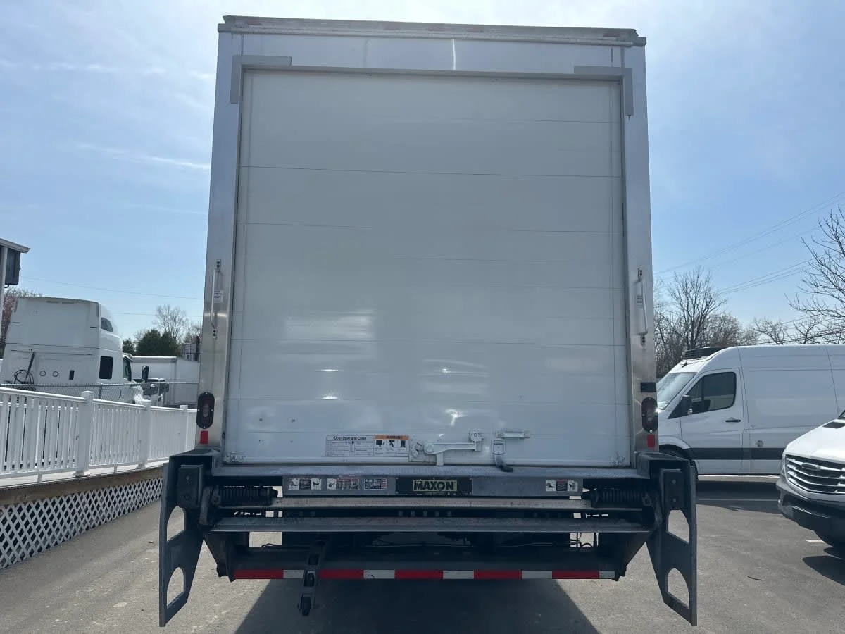 2018 International 4300 - image 5