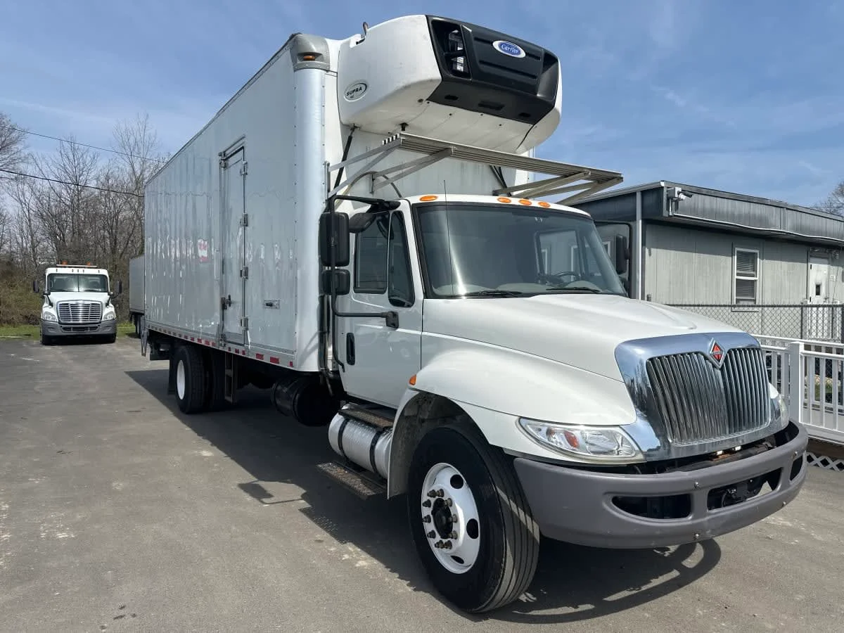 2018 International 4300 - image 3