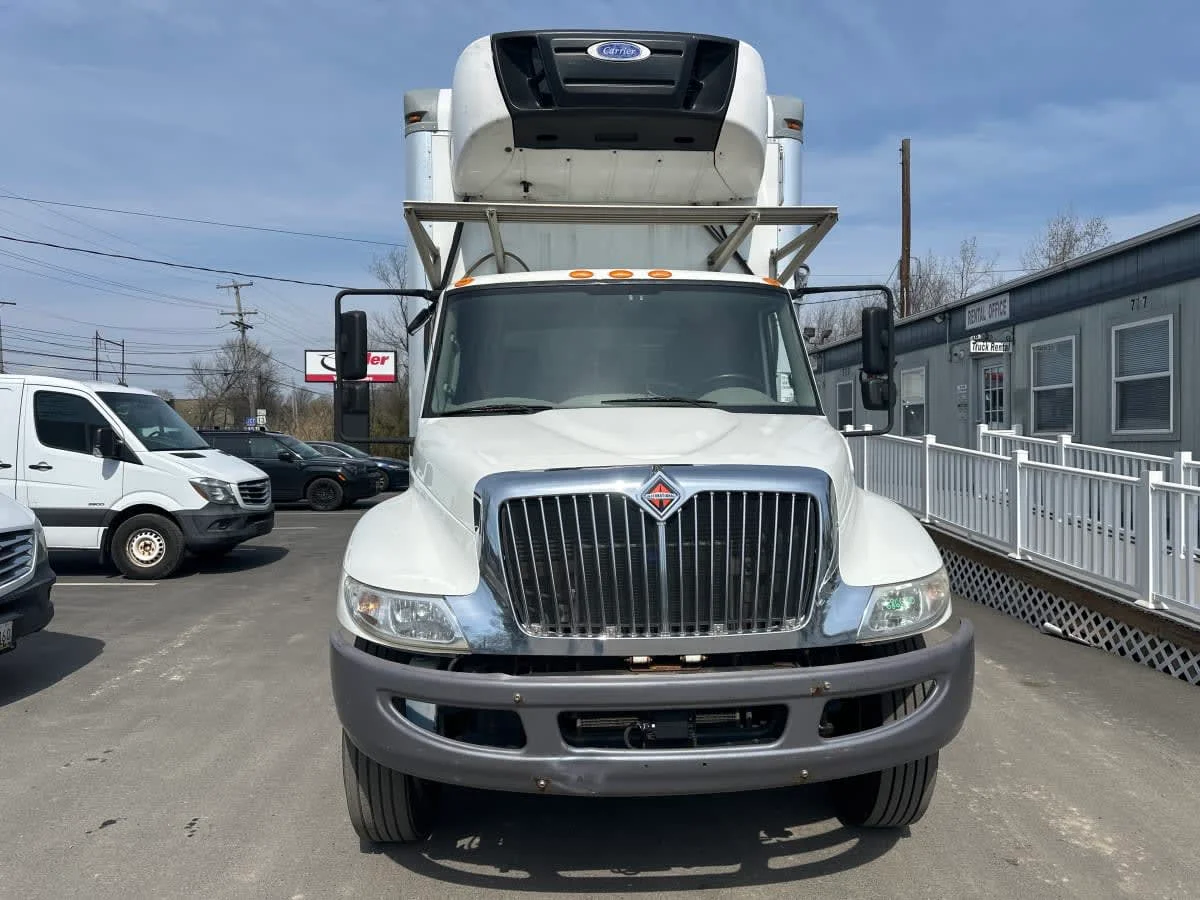2018 International 4300 - image 2