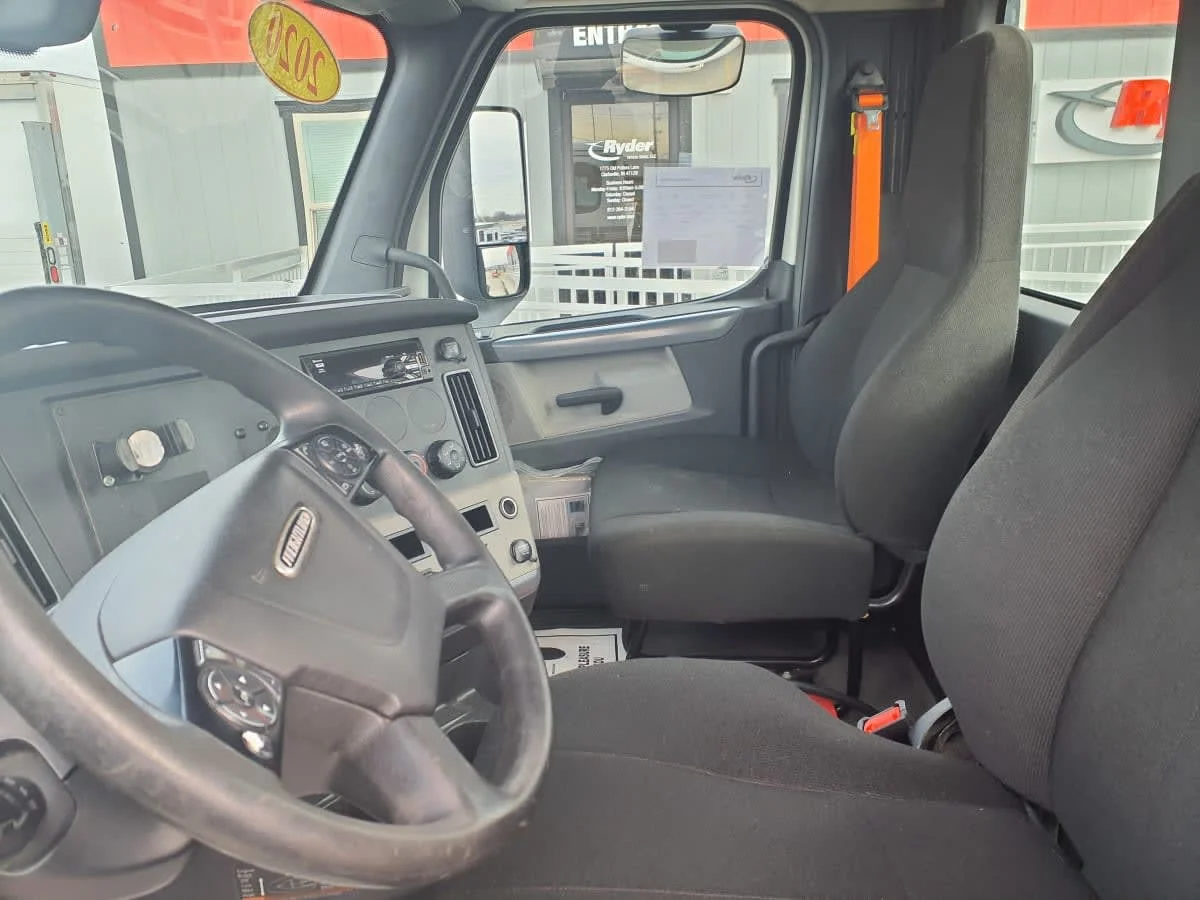 2020 Freightliner Cascadia in Clarksville, IN — photo 7