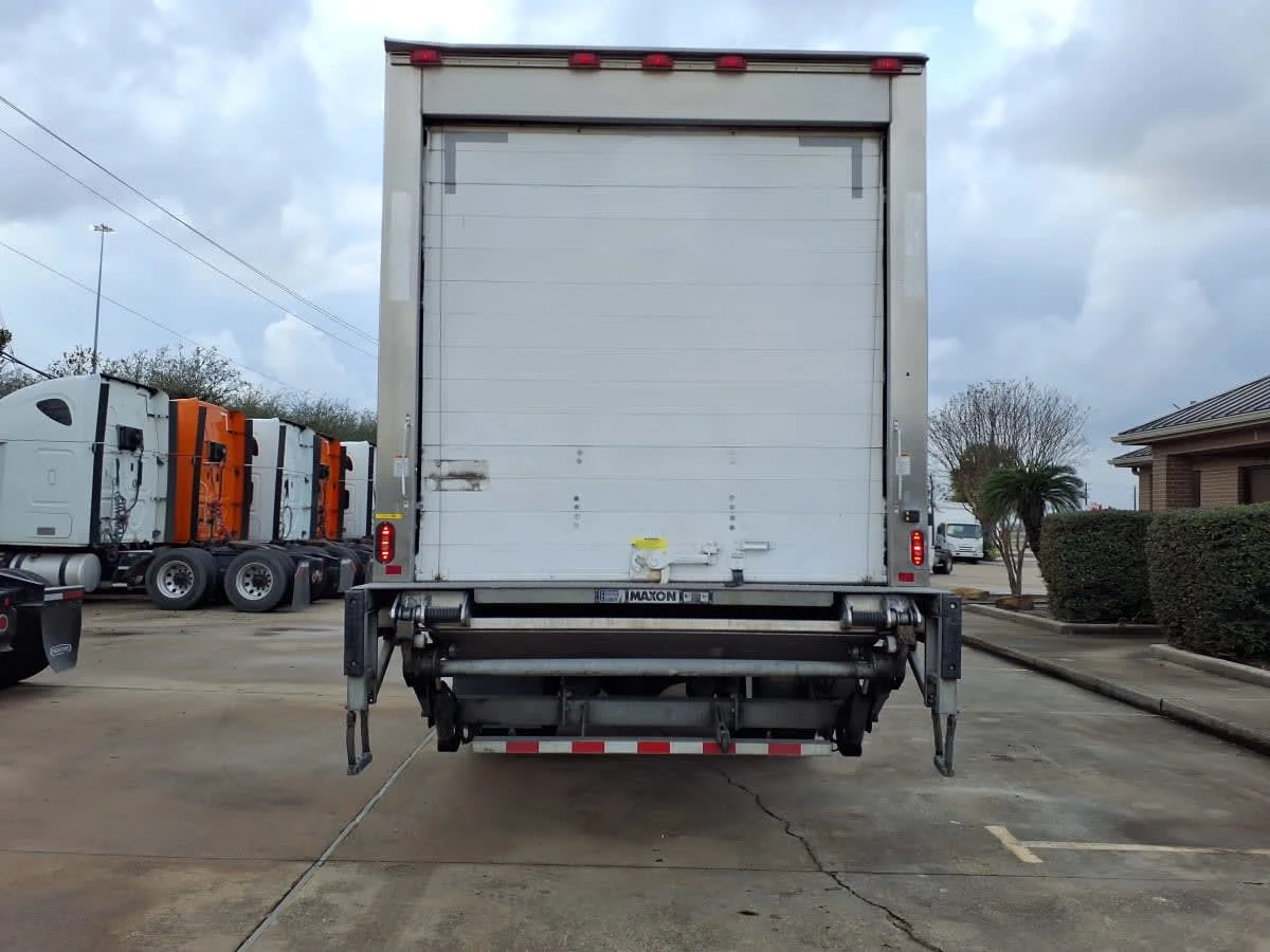 2019 Freightliner M2 106 in Houston, TX — photo 5