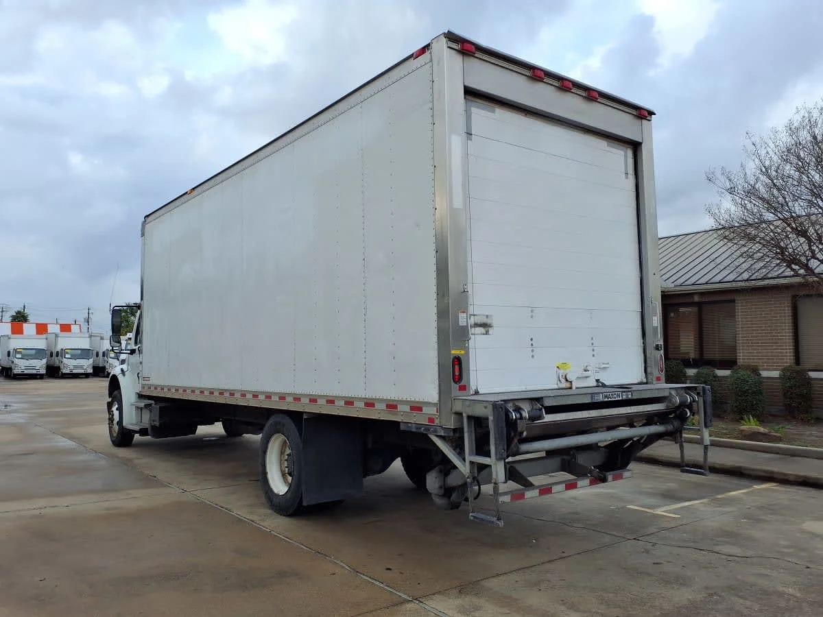 2019 Freightliner M2 106 in Houston, TX — photo 6