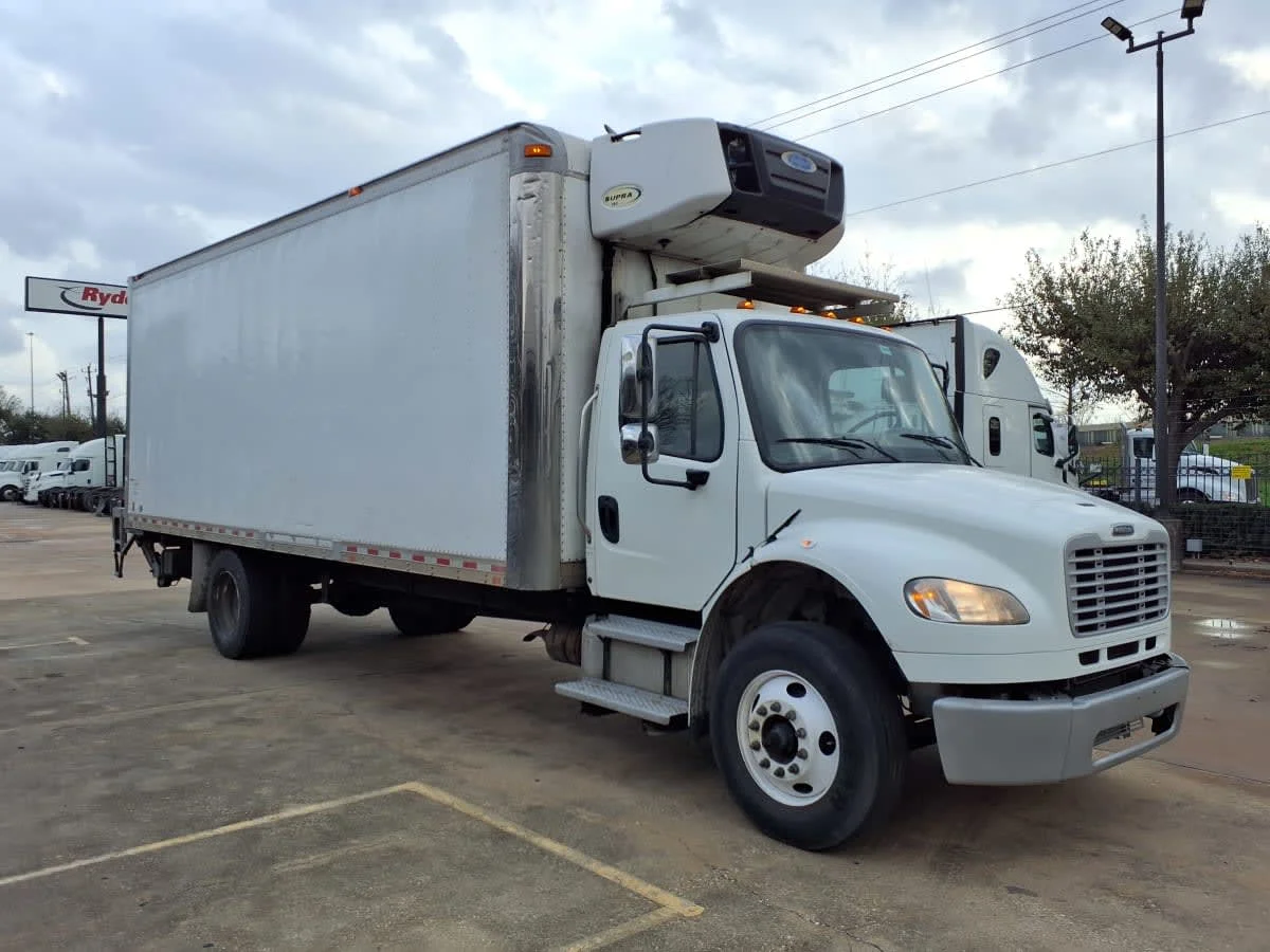 2019 Freightliner M2 106 in Houston, TX — photo 3